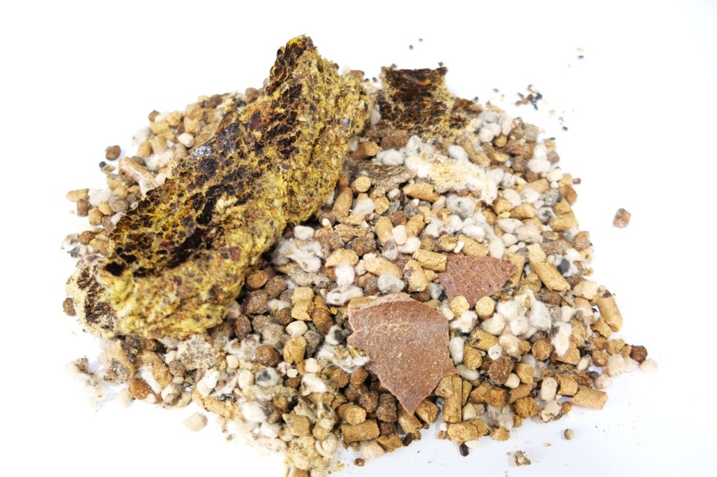 1752252419421 mesh cattle feed